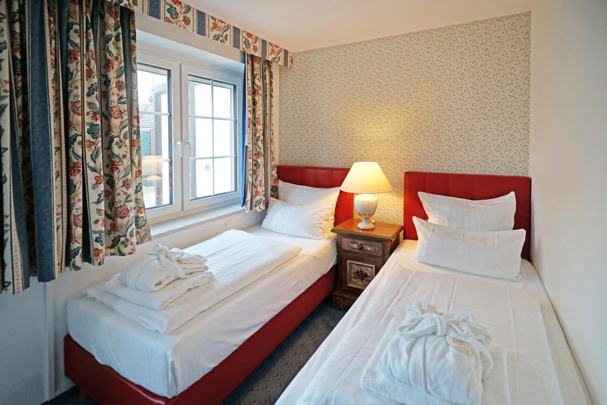 Hotel Appartement Landhaus Stutzi - Hotel Strandperle Куксхафен Экстерьер фото